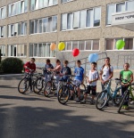 «Сел на велосипед - соблюдай правила!» акцию под таким названием сотрудники ГИБДД провели со школьниками.